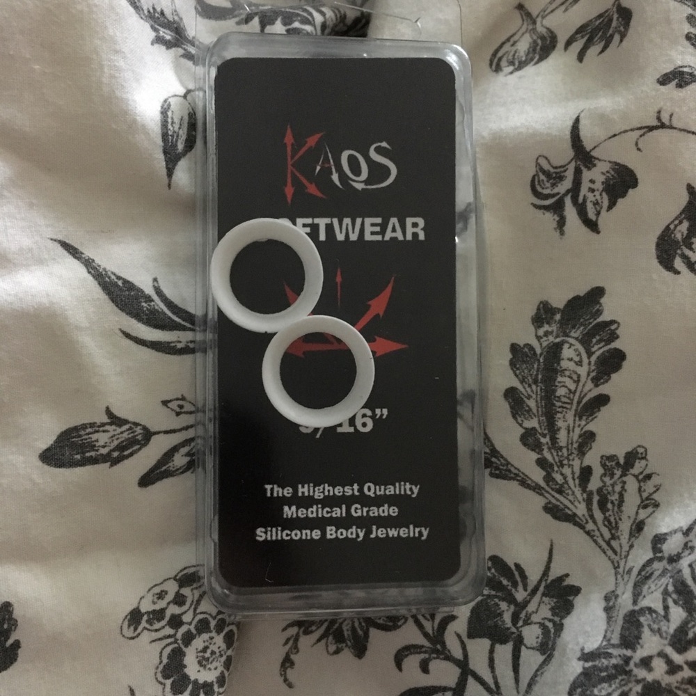 White silicone tunnels
